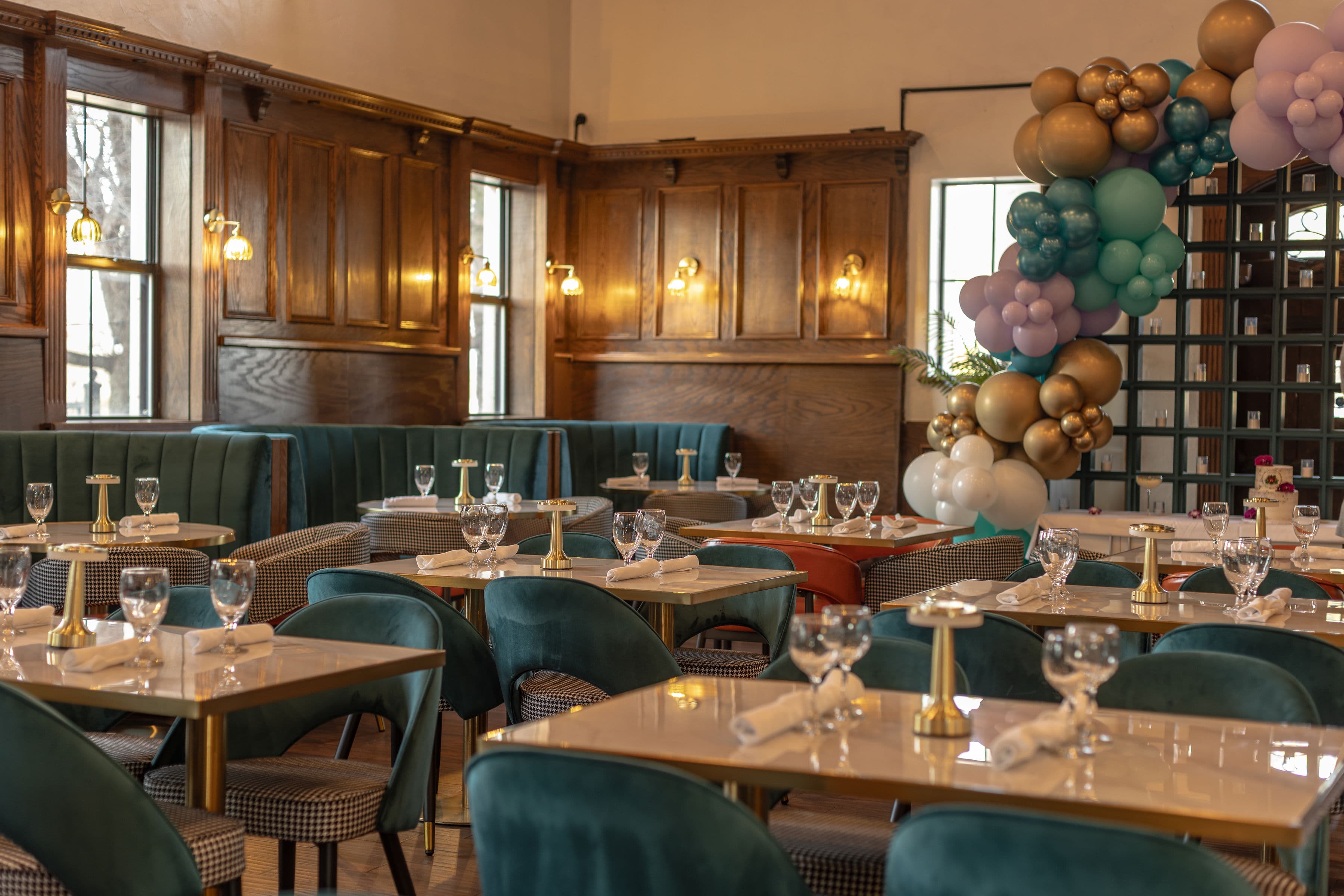 ARÔME dining room